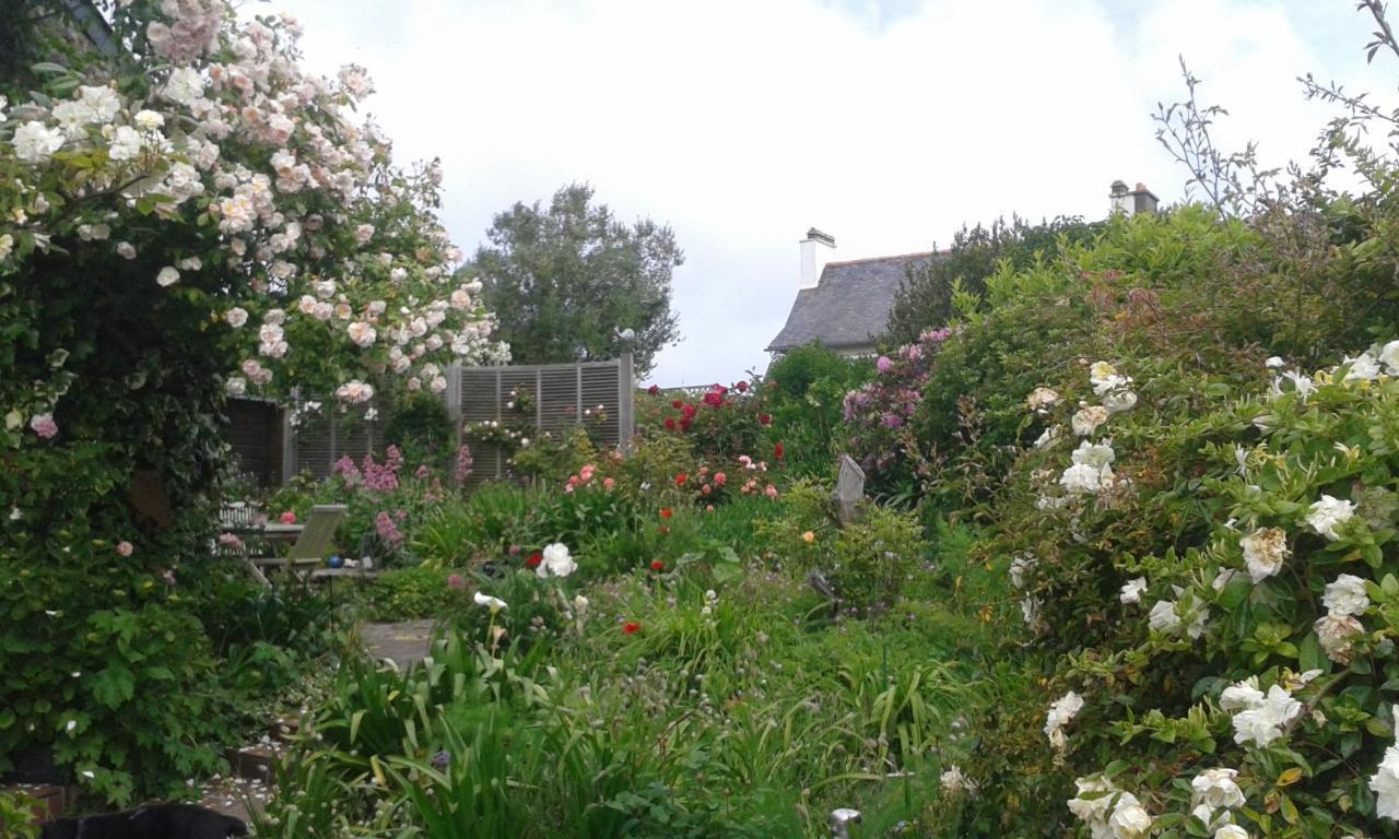 Giverny Cottage Saint-Coulomb Exterior photo
