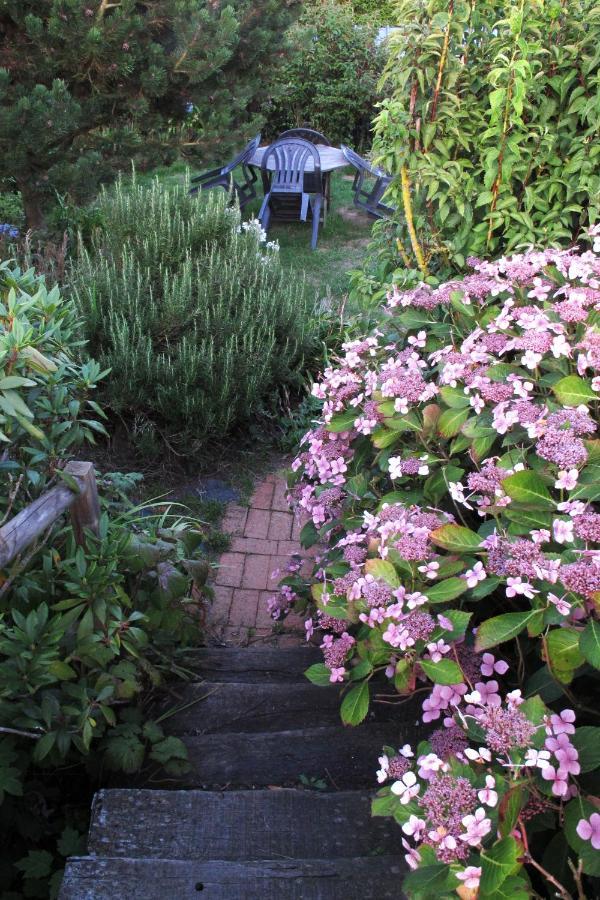 Giverny Cottage Saint-Coulomb Exterior photo